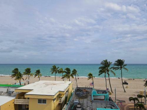 Tropic Isle Hotel & Apartment