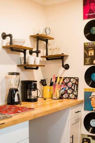 Artsy Studio In Hollywood, Fl