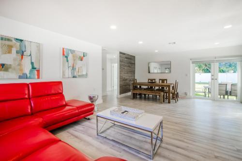 Hollywood Hideaway