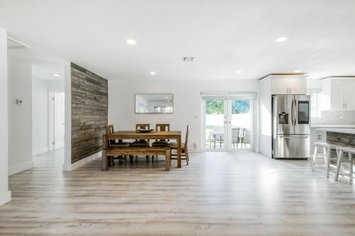 Hollywood Hideaway