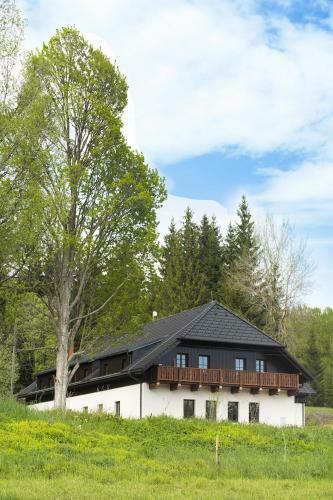 Hostal Dv?r L�skov� Vrch