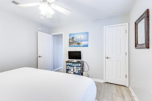 5 Bed 2 Bath Vacation Home In Destin