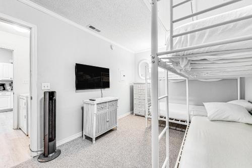 5 Bed 2 Bath Vacation Home In Destin