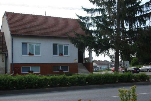 Hostal Penzion Na Rozcest�