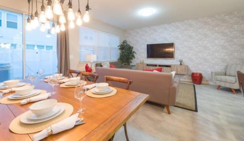 Compass Bay 5113 - Four Bedroom Home