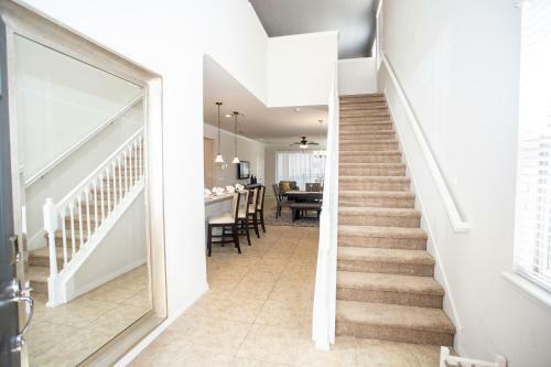 Villa 8956 Rhodes Street