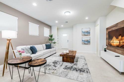 1776 Lima Luxury Home At Windsor At Westside