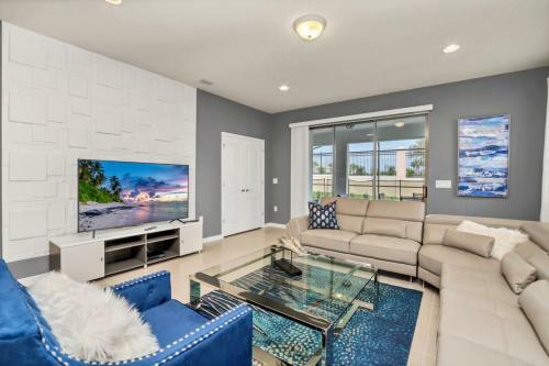 Windsor At Westside Mallory Disney Home
