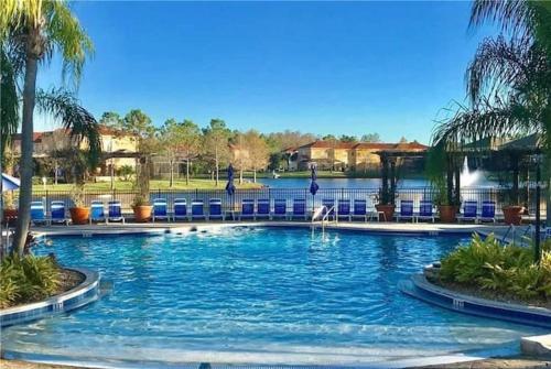 3br, 2,5ba Townhome With Lake View, Sunny Rear Yard Townhouse