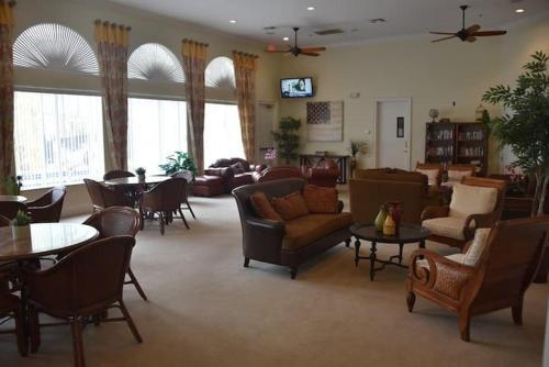3br, 2,5ba Townhome With Lake View, Sunny Rear Yard Townhouse