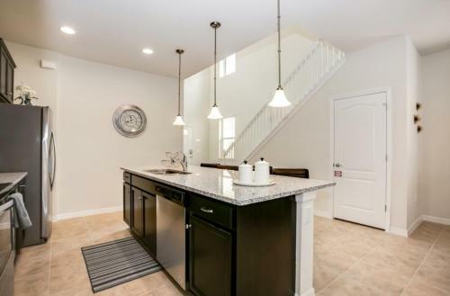 Exquisitely Prestige Large Home With Private Pool