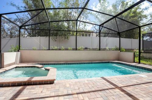 Exquisitely Prestige Large Home With Private Pool
