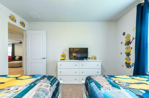 Stay Right Next To Mickey