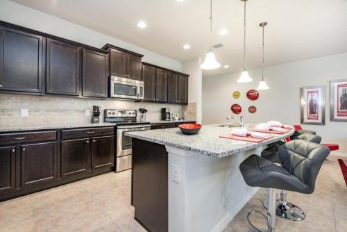 Inviting 4 Bdm Townhome Sleeps 11 Townhouse
