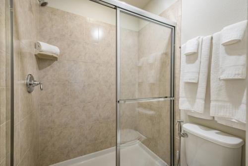 Inviting 4 Bdm Townhome Sleeps 11 Townhouse