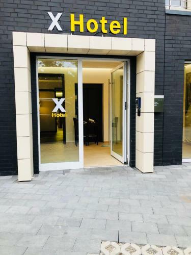X-hotel