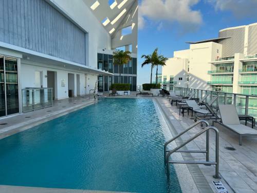 Apartamento Elegant & Comfy 5star Location, Balcony, Pool, View