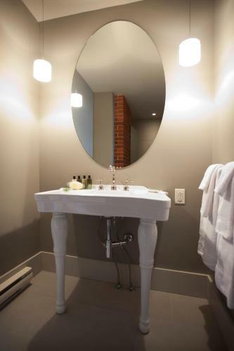 Hotel Le Pleasant H�tel & Caf�