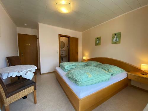 Hostal Winzerhaus Im Oberdorf - Ferienwohnung Oder G�stezimmer Oder Alles Zusammen
