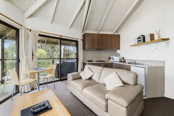 Hotel Beacon Point Ocean View Villas