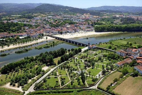 Apart. Av. Ant�nio Feij�