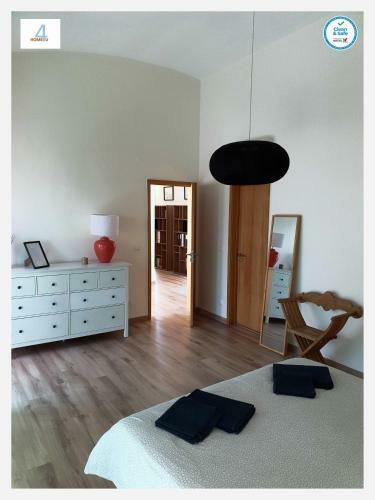 Home4u - Superb Villa, With Pool & Bbq
