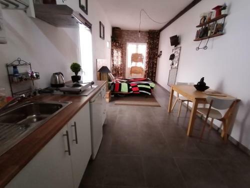 Apartamento Pequeno Est�dio Santa Clara