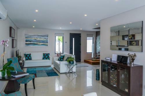 Rr House