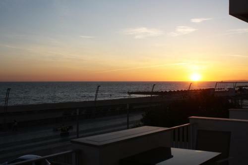 Front Sea Apartment