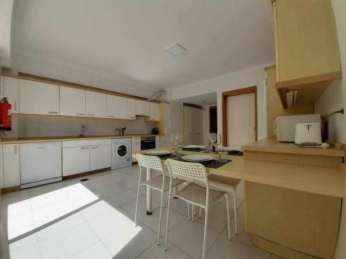 L9 Awesome And Spacious Two Bedrooms Apartment
