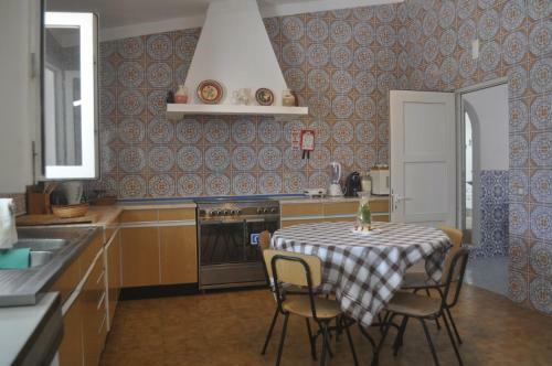 Casa Baleeira-bright Spacious Beach House