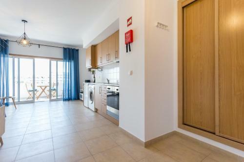 Apartamento Behappy Riviera Studio With Sunny Balcony & Pool View
