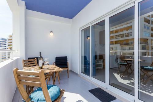 Apartamento Behappy Riviera Studio With Sunny Balcony & Pool View