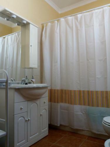 Hostal Rooms 4 You - Small Yellow Room