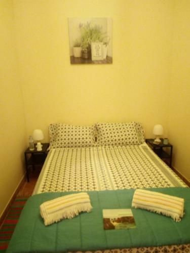 Hostal Rooms 4 You - Small Yellow Room