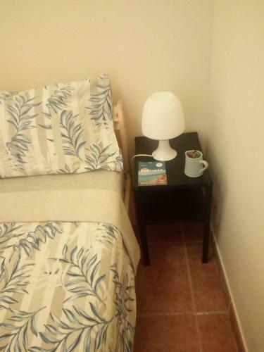 Hostal Rooms 4 You - Small Yellow Room