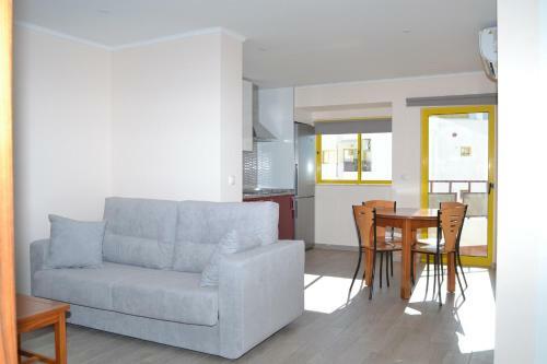 Rocha Apartment 1016