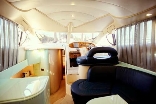 Douro River Private Yacht-accommodation