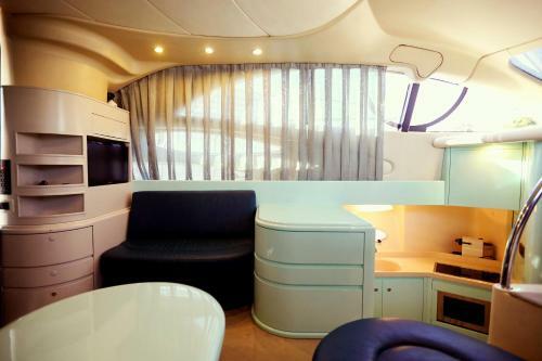 Douro River Private Yacht-accommodation