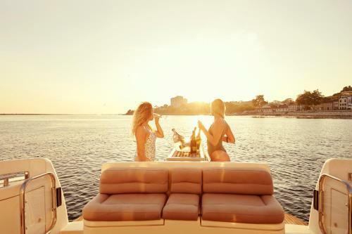 Douro River Private Yacht-accommodation