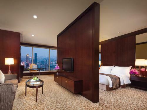 Golden Eagle Summit Hotel