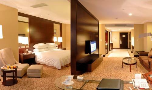 Golden Eagle Summit Hotel