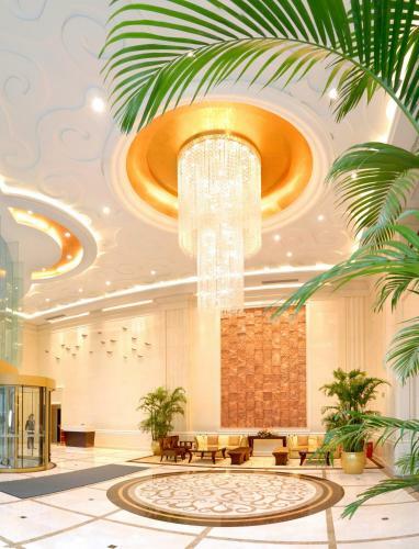 Golden Eagle Summit Hotel