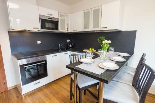 Apartm�n V Lou?n� Pod Kl�novcem, P?�mo U Sjezdovky