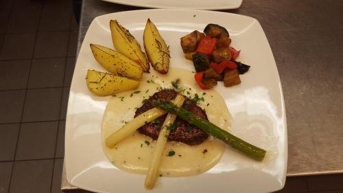Hostal Toscana Restaurant And Bed & Breakfast