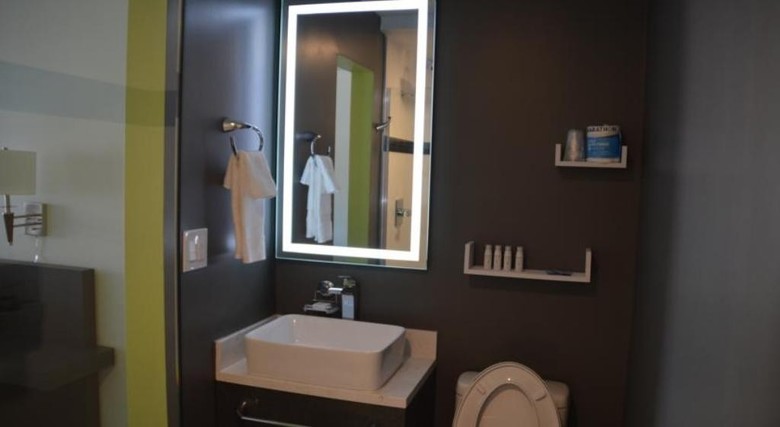 Hotel University Inn & Suites