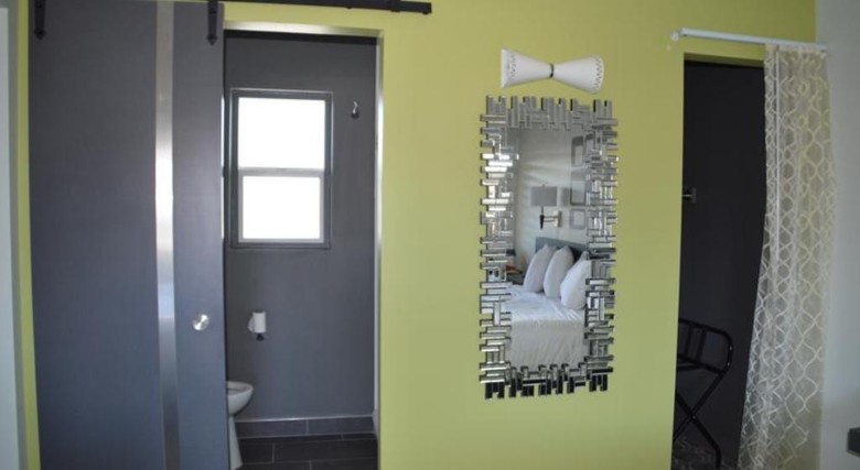 Hotel University Inn & Suites