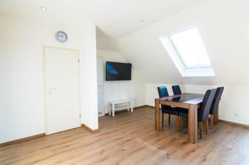 Cosy Apartment, Next To Public Transport
