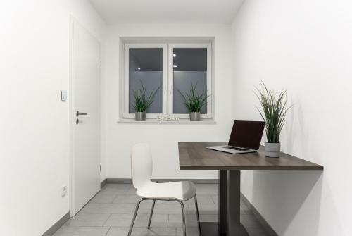 Apartment Westend Mit 4-zimmern, Au�enbereich Und Eigenem Parkplatz