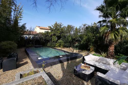 Villa Bagatelle Carqueiranne With Its Pool